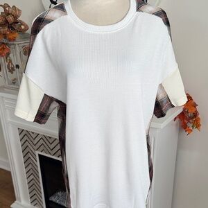 Elegant Cream and Plaid Thermal Short Sleeve Top